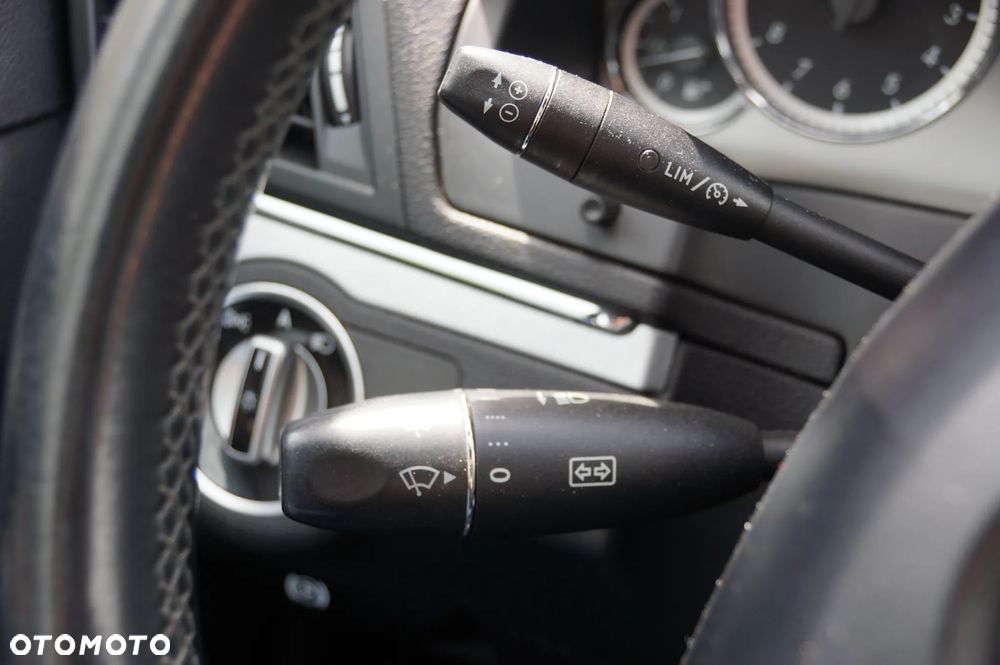 Mercedes-Benz Klasa E 220 CDI DPF BlueEFFICIENCY Automatik Avantgarde - 19