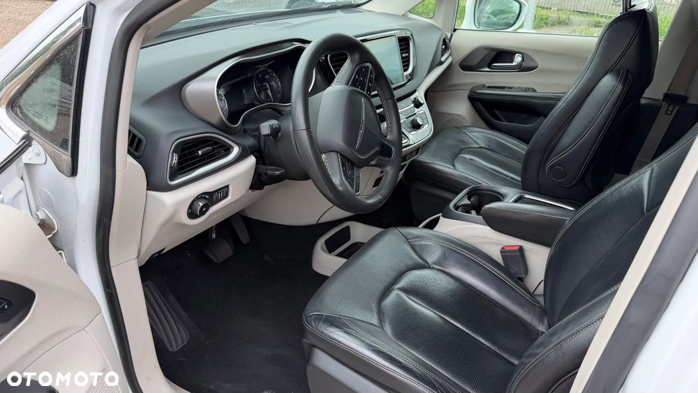 Chrysler Pacifica - 11