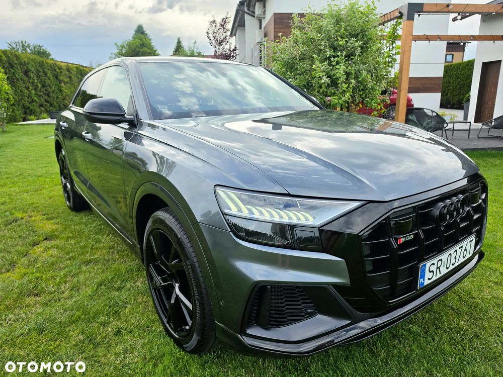 Audi SQ8 - 8