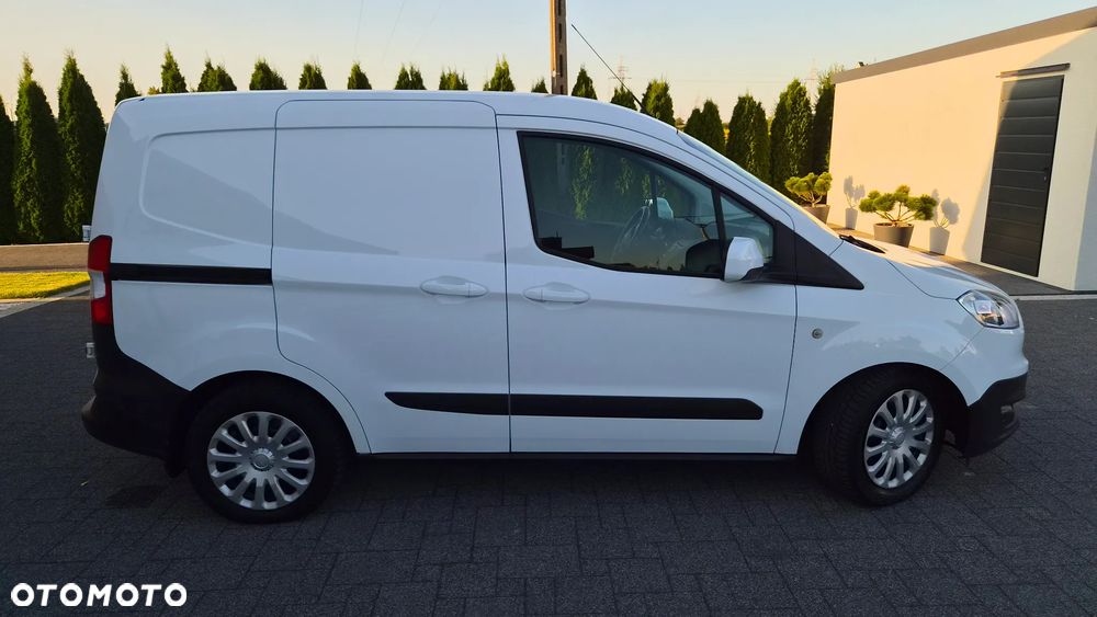 Ford Transit Courier - 21