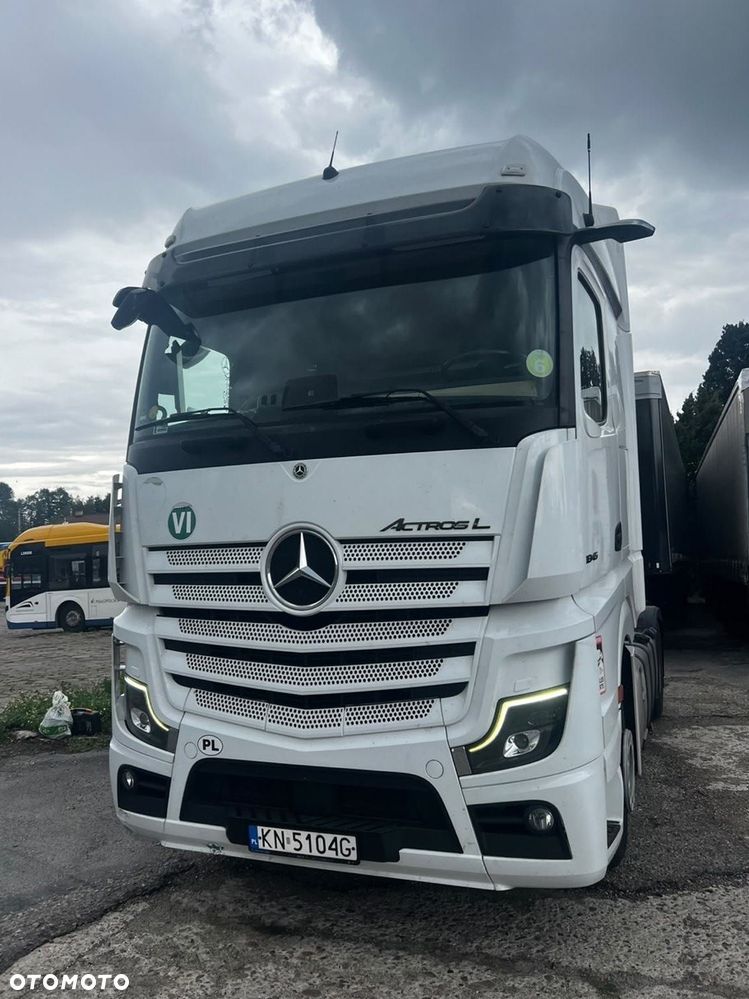 Mercedes-Benz ACTROS - 1