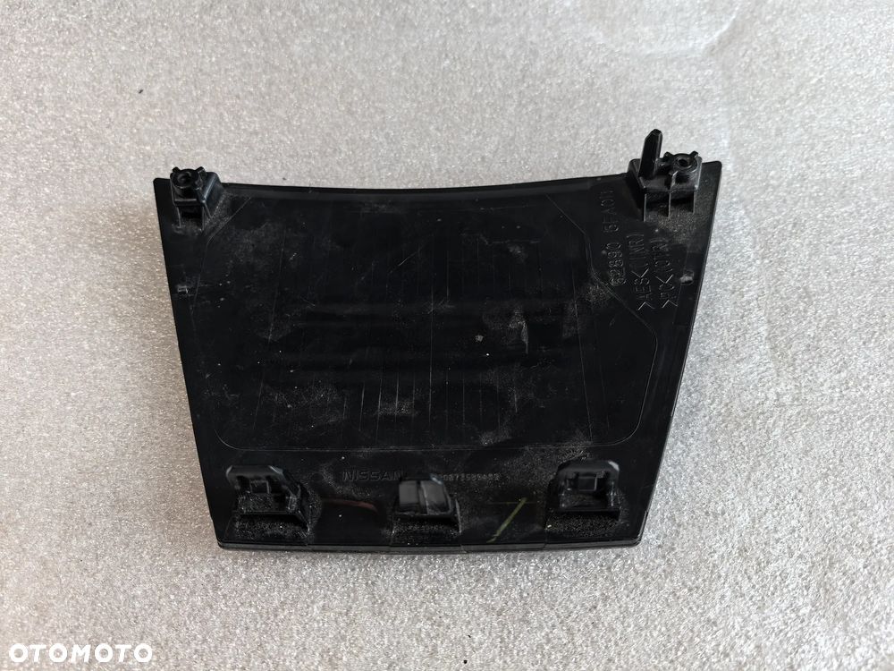 Nissan Micra K14 Emblemat przód logo znaczek - 3