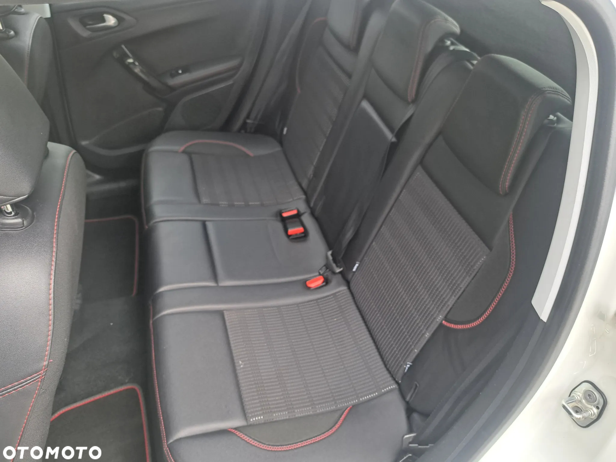Peugeot 2008 1.2 Pure Tech Allure S&S EAT6 - 18