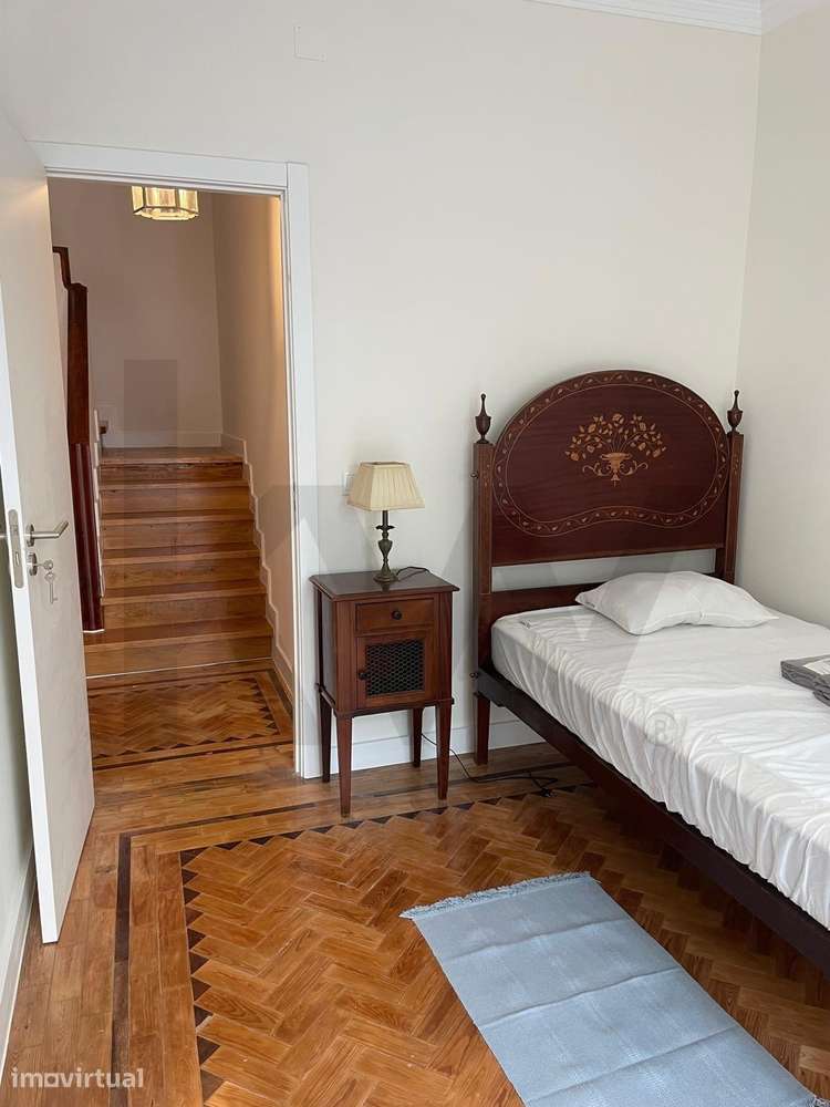 T2 COM JARDIM- REMODELAÇÃO RECENTE E MOBILADO - Grande imagem: 5/17