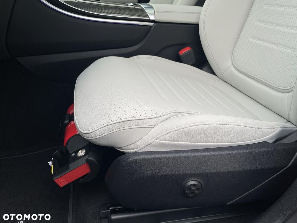 Mercedes-Benz GLC - 12