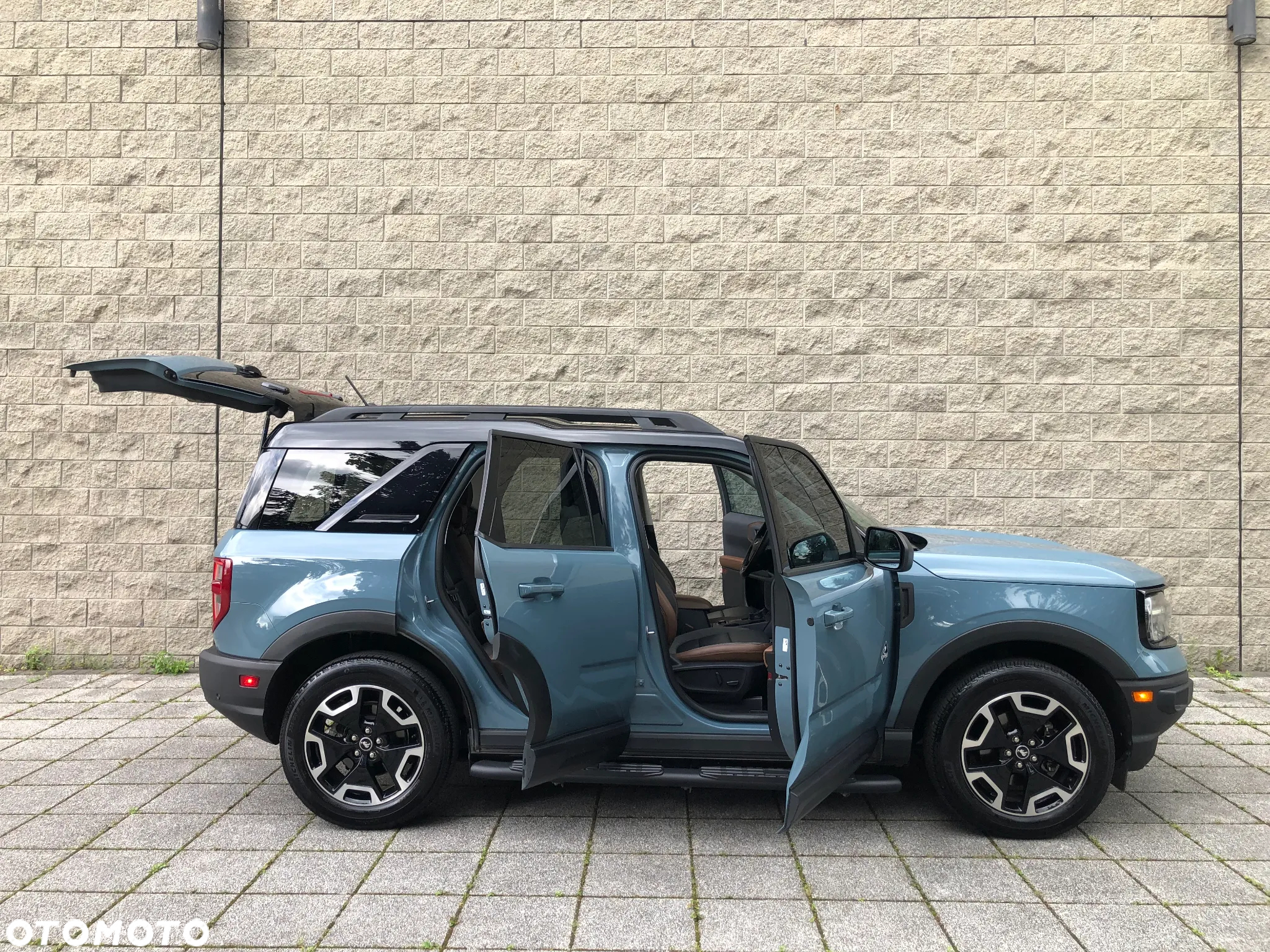 Ford Bronco - 32