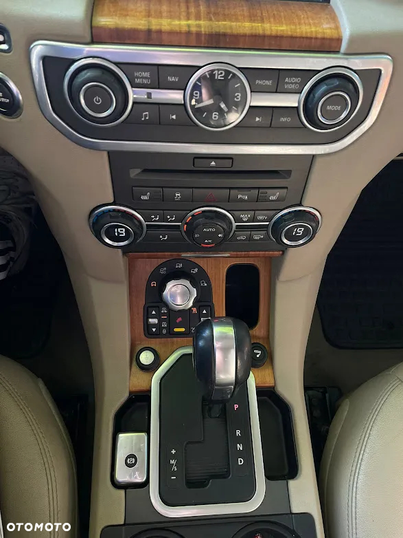 Land Rover Discovery IV 3.0D V6 HSE - 14
