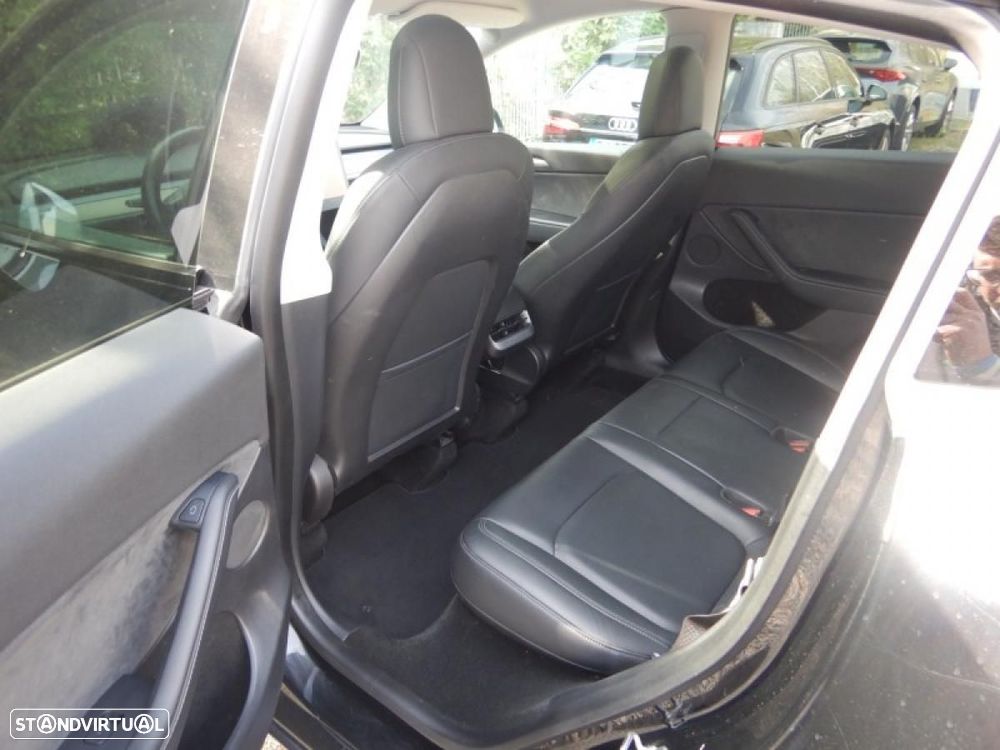 Tesla Model Y Long Range Dual Motor AWD - 4