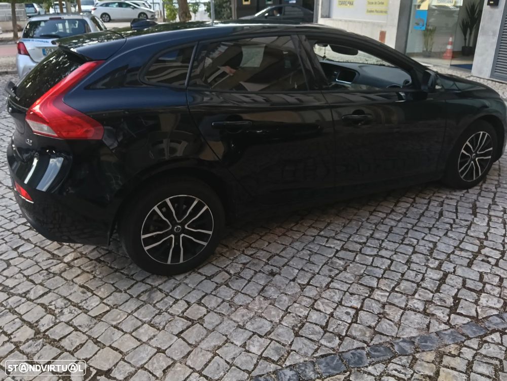 Volvo V40 2.0 D2 Momentum Eco - 19