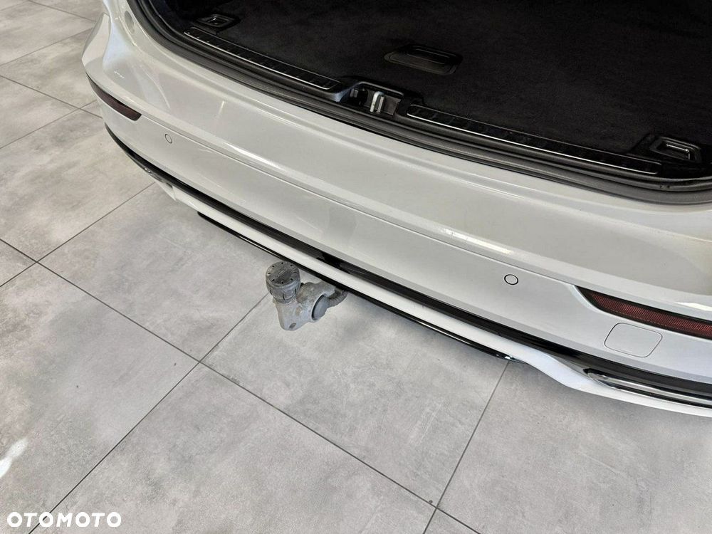 Volvo V60 D4 R-Design - 34