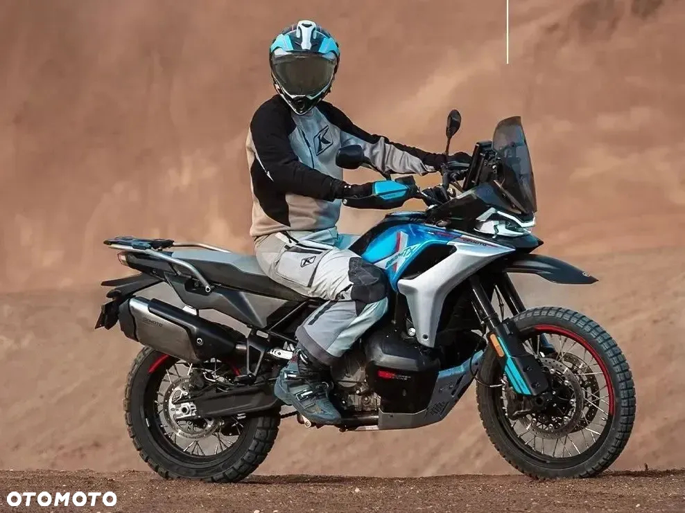 CFMoto MT - 10
