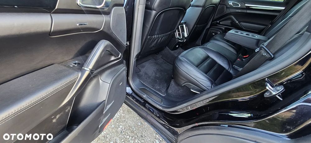 Porsche Cayenne - 23