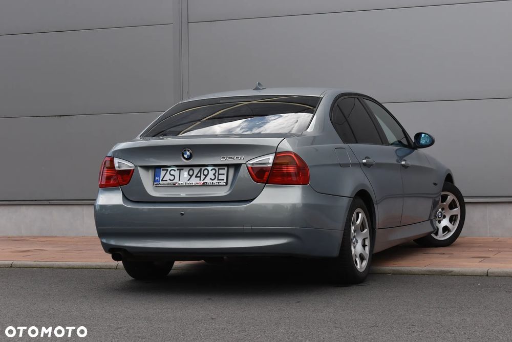 BMW Seria 3 320i - 37