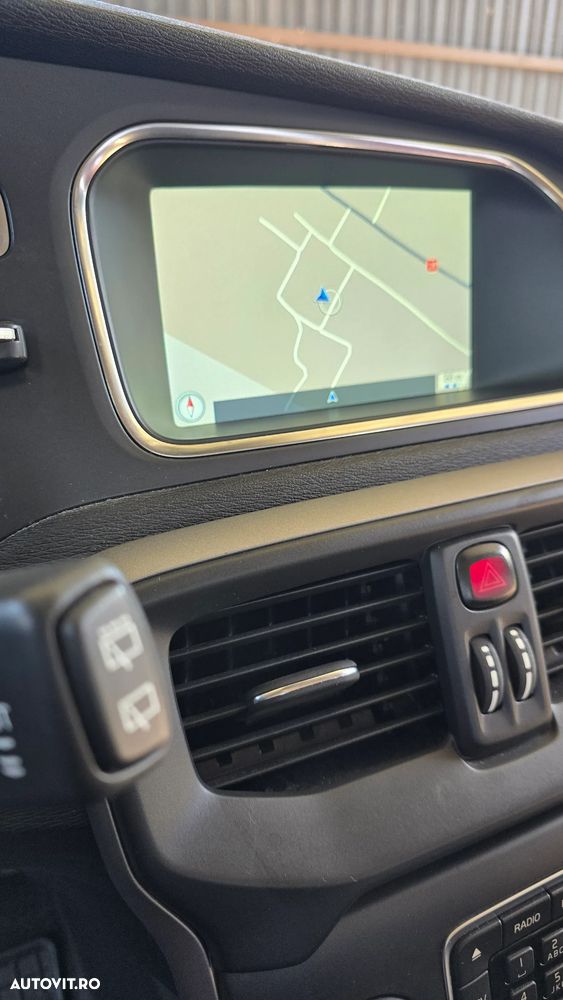 Volvo V40 D3 Aut Momentum - 17