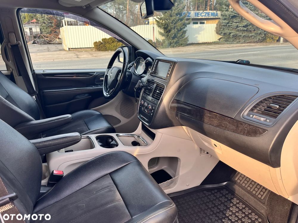 Dodge Grand Caravan - 5