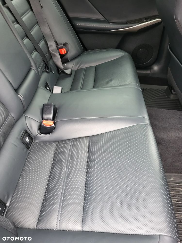 Lexus IS Business Edition - 11