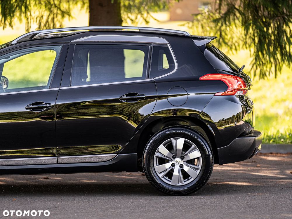 Peugeot 2008 1.2 Pure Tech Allure S&S - 9