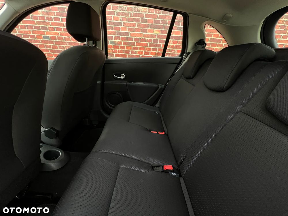 Renault Clio - 16