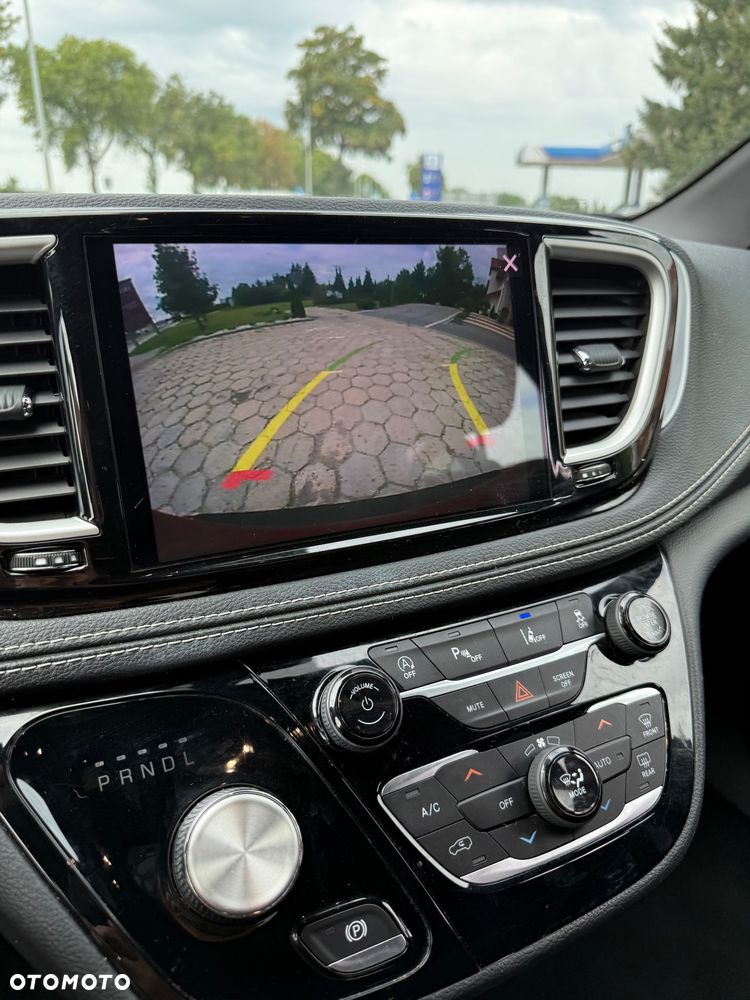 Chrysler Pacifica - 30
