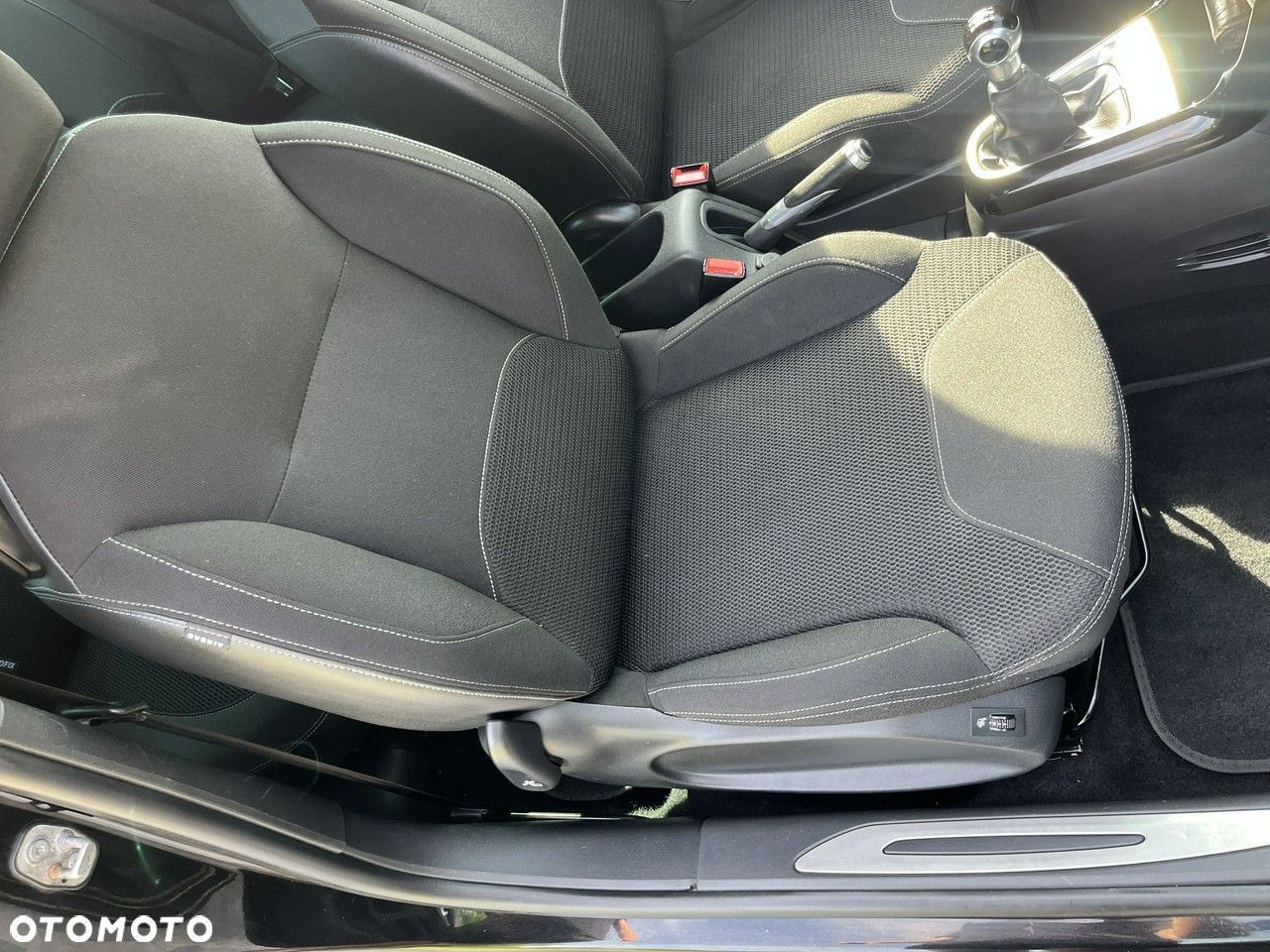 Citroën DS3 BlueHDi 100 CONNECTED CHIC - 17
