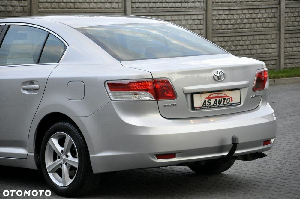 Toyota Avensis 1.8 Sol plus NAVI - 31
