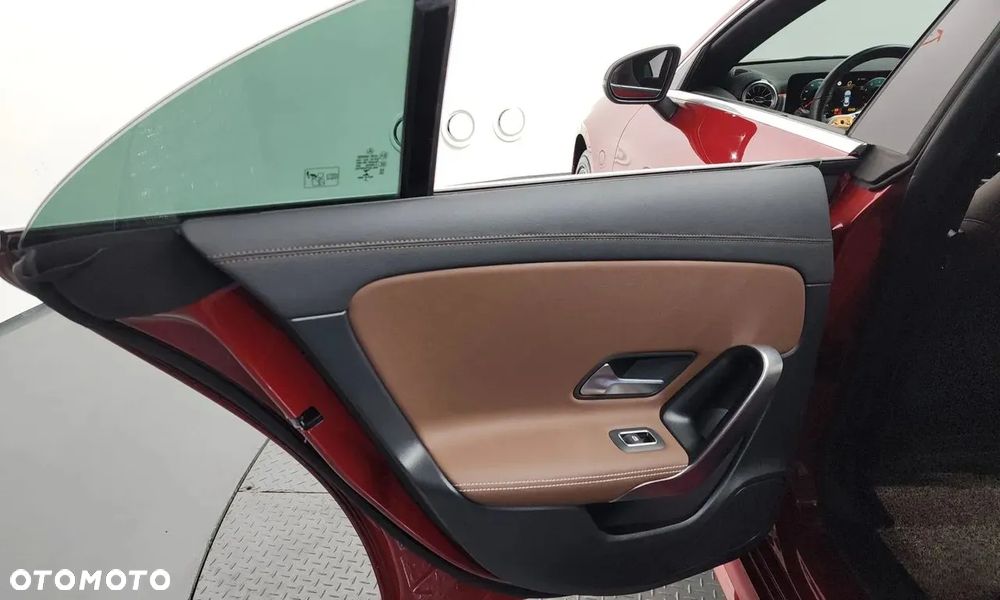 Mercedes-Benz CLA 250 4-Matic Progressive 7G-DCT - 25