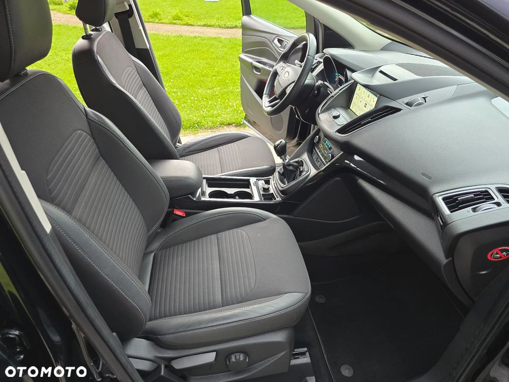 Ford Kuga 2.0 TDCi 2x4 Titanium - 27