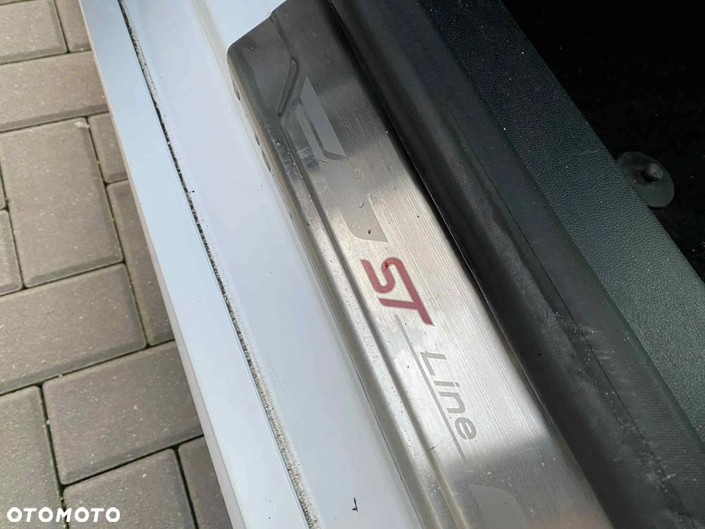 Ford Fiesta 1.5 TDCi S&S ST-LINE - 21