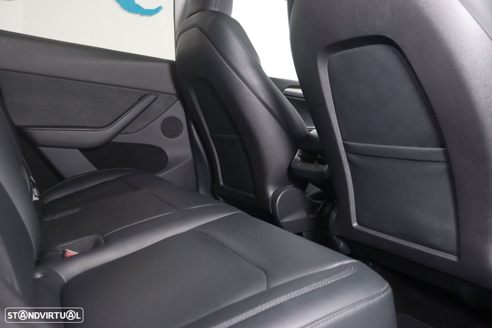 Tesla Model Y Performance Dual Motor AWD - 11