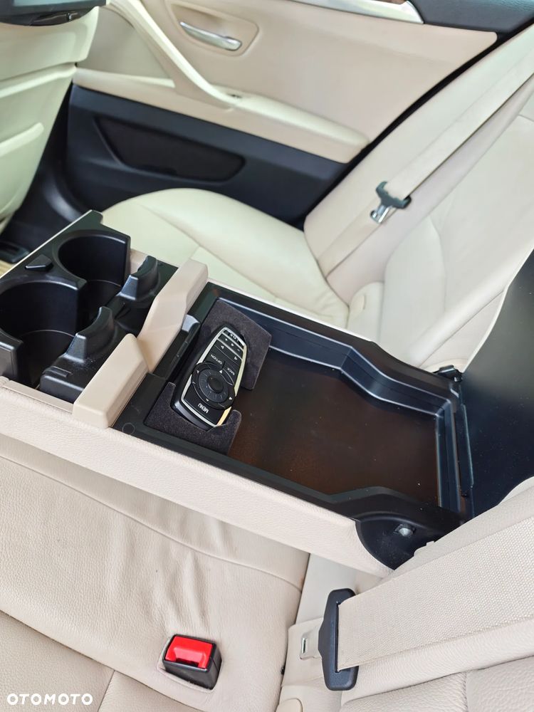 BMW Seria 5 530d Luxury Line - 11