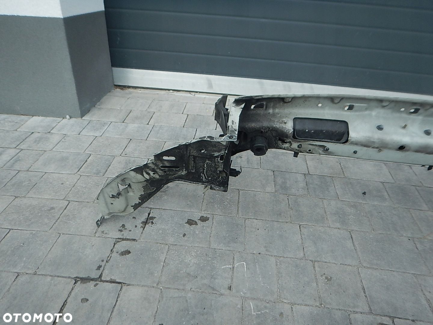 PAS PRZEDNI WZMOCNIENIE GÓRNE VOLVO C30 - 8