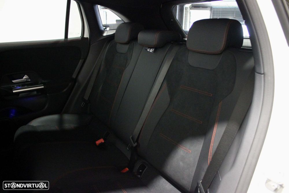 Mercedes-Benz GLA 180 d AMG Line - 41