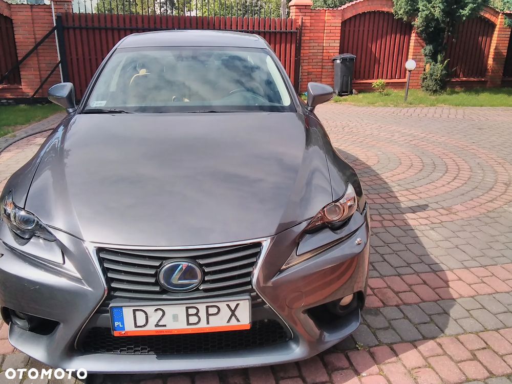 Lexus IS 300h Prestige - 12