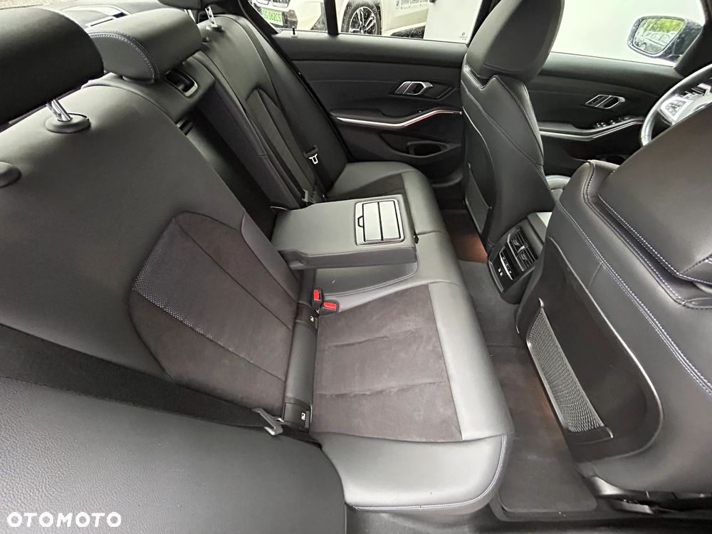 BMW Seria 3 320d xDrive M Sport Shadow sport - 21