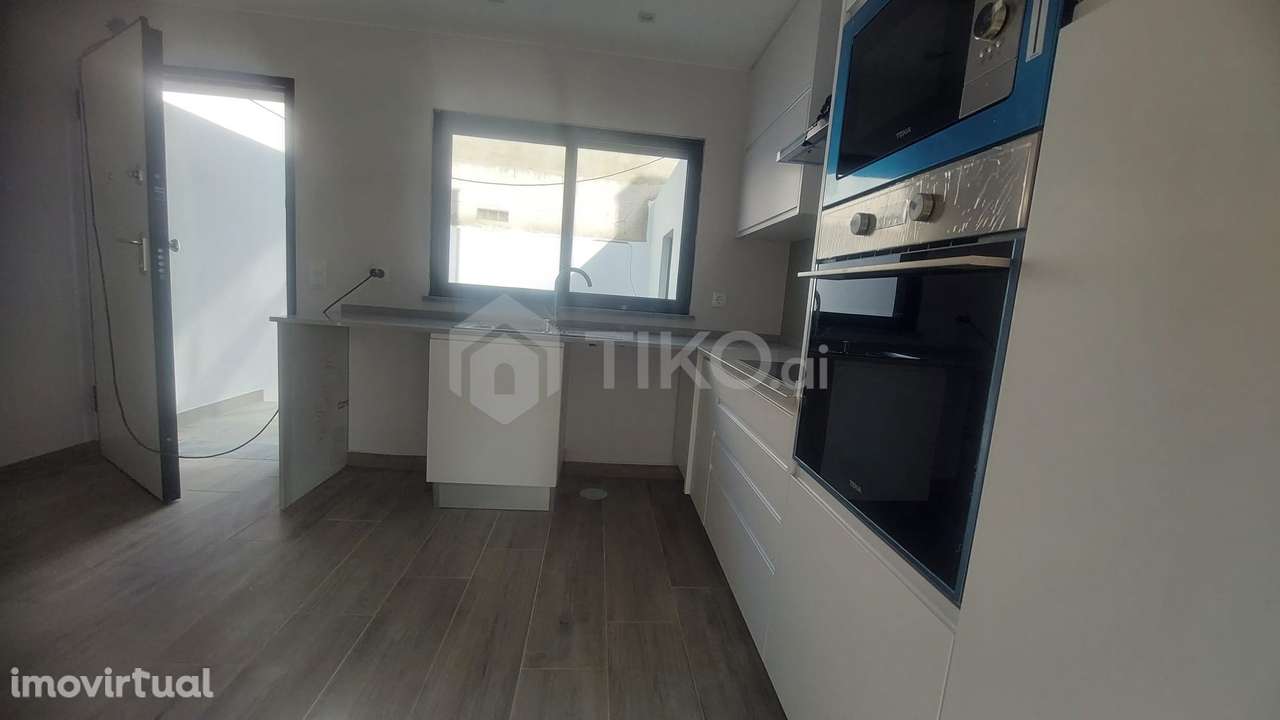 Moradia Geminada T3 Contemporânea com Garagem e Conforto A+ na Quinta - Grande imagem: 2/22