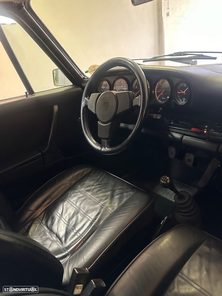 Porsche 911 Série F - 16