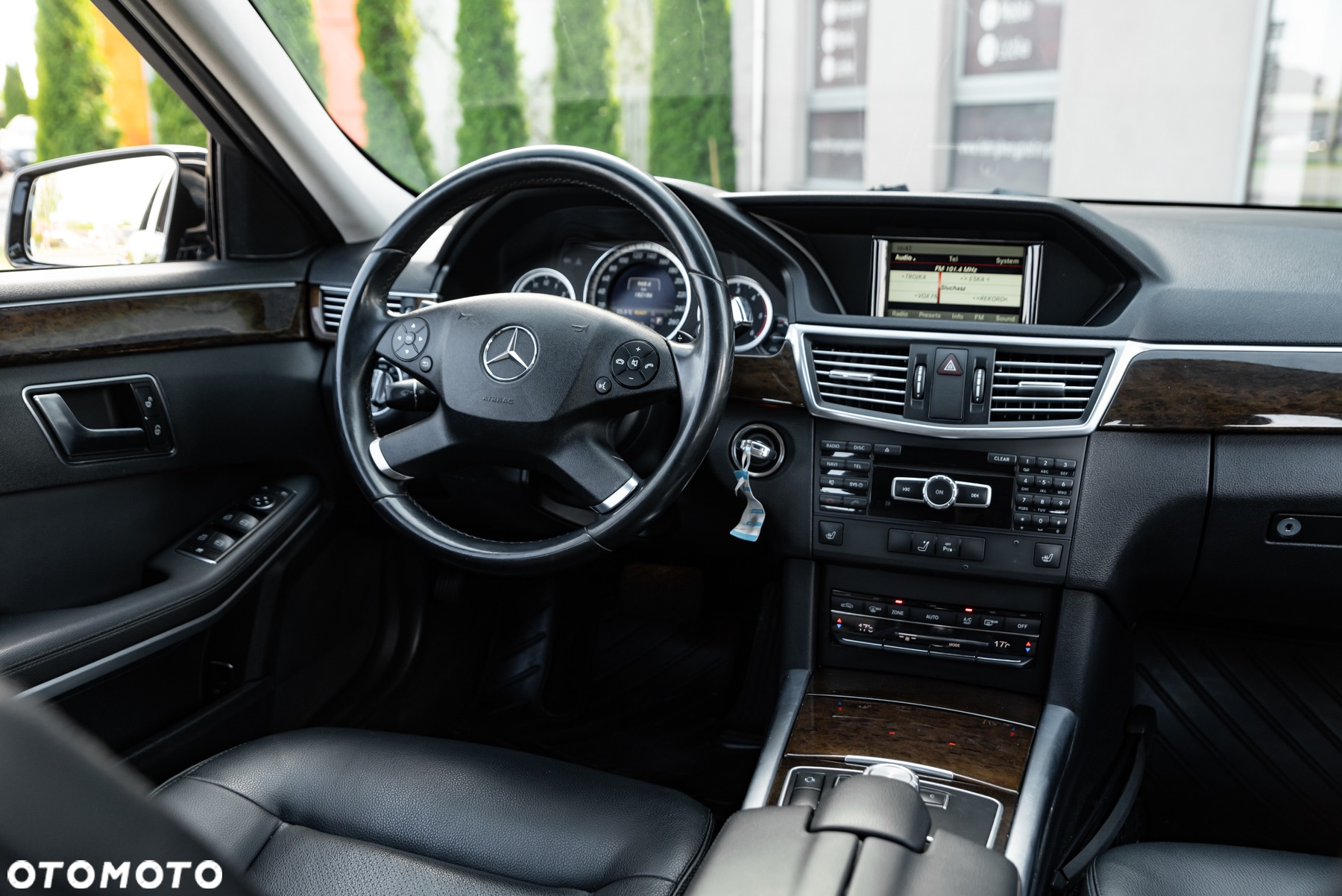 Mercedes-Benz Klasa E 300 T BlueTEC HYBRID 7G-TRONIC Avantgarde - 28