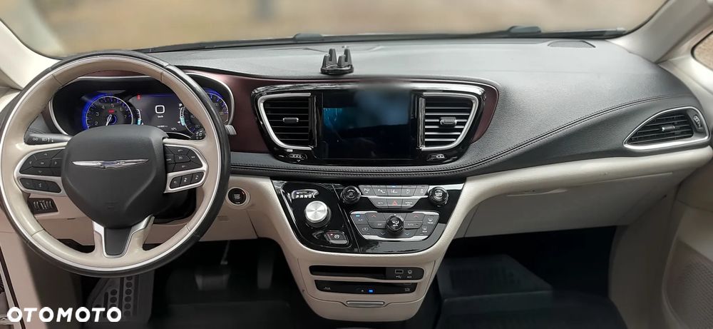 Chrysler Pacifica - 14