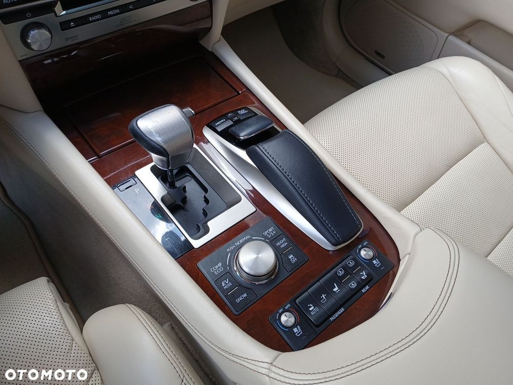 Lexus LS - 24