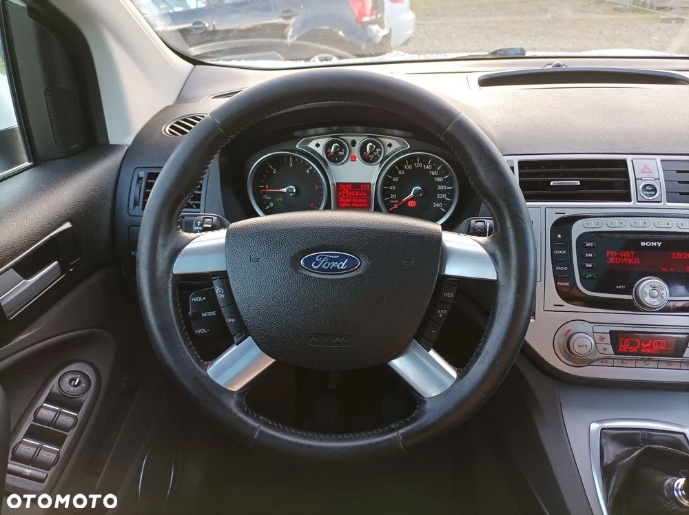 Ford Kuga 2.0 TDCi 4x4 Titanium - 34