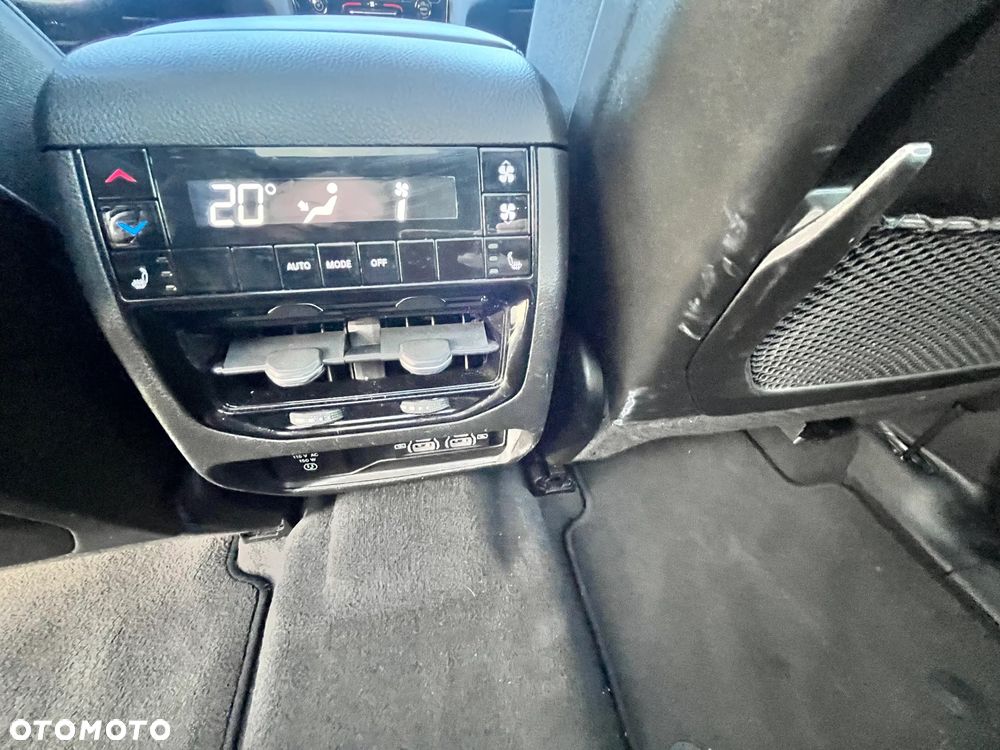 Jeep Grand Cherokee - 17