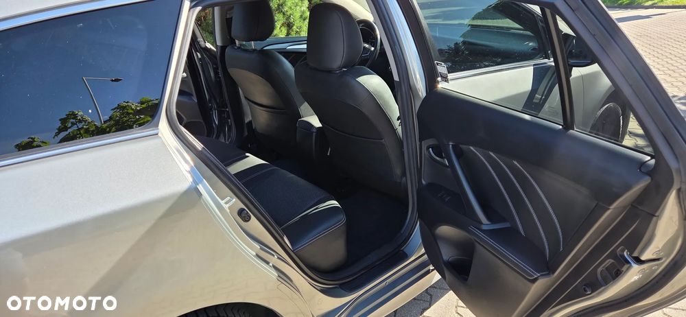 Toyota Avensis 1.8 Premium MS - 25