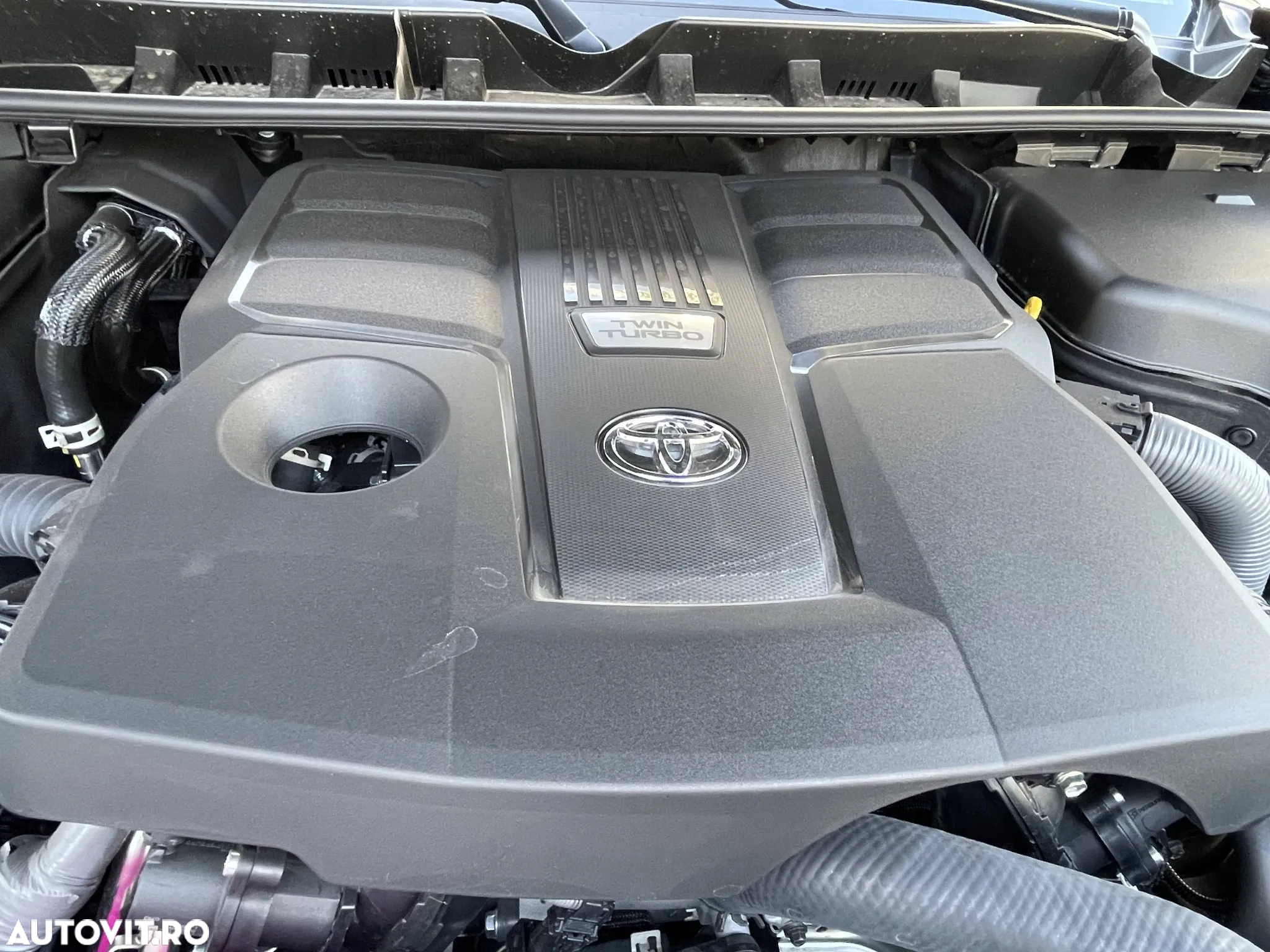 Toyota Land Cruiser 300 - 32