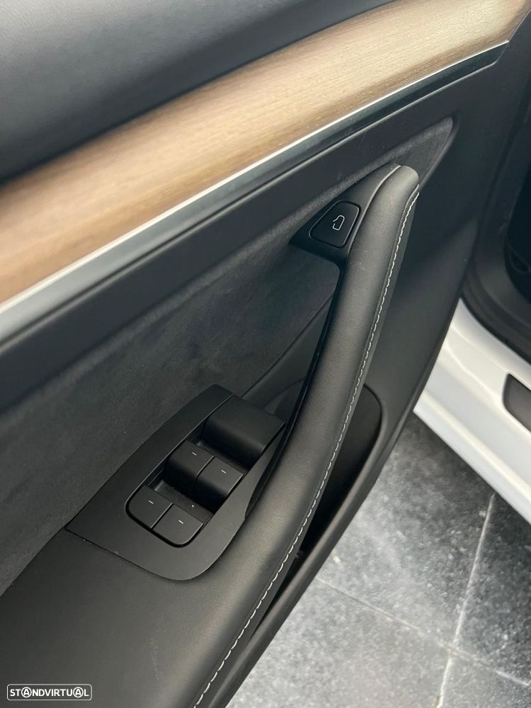 Tesla Model 3 - 6