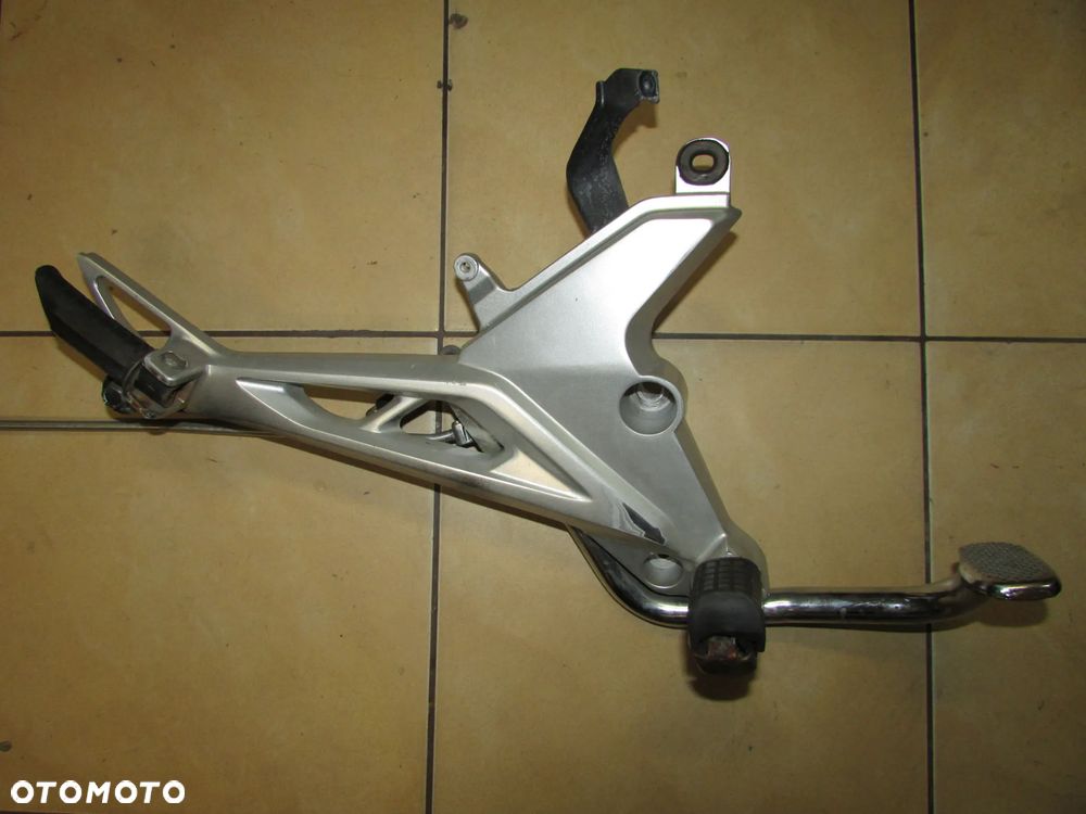 HONDA CB 125 GLR 15-18 podnóżek set prawy - 1