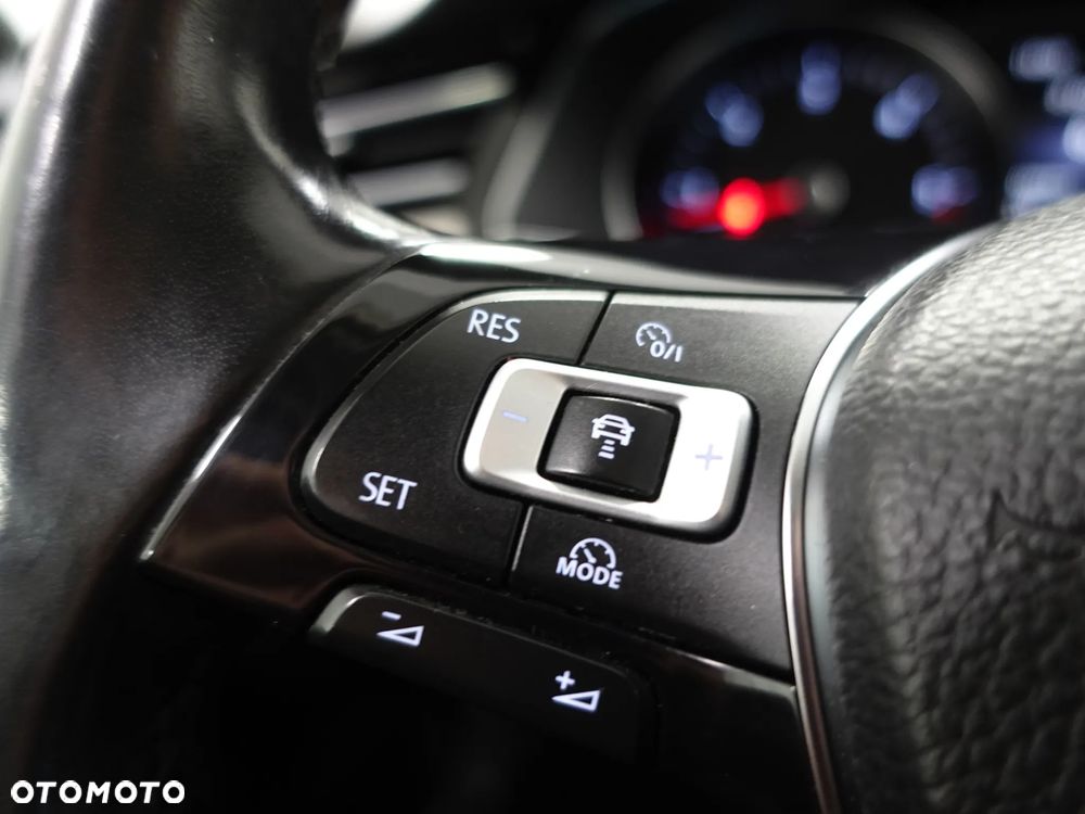 Volkswagen Passat 2.0 TDI SCR DSG Highline - 37