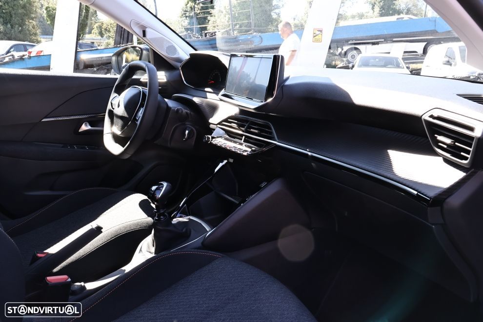 Peugeot 208 - 12