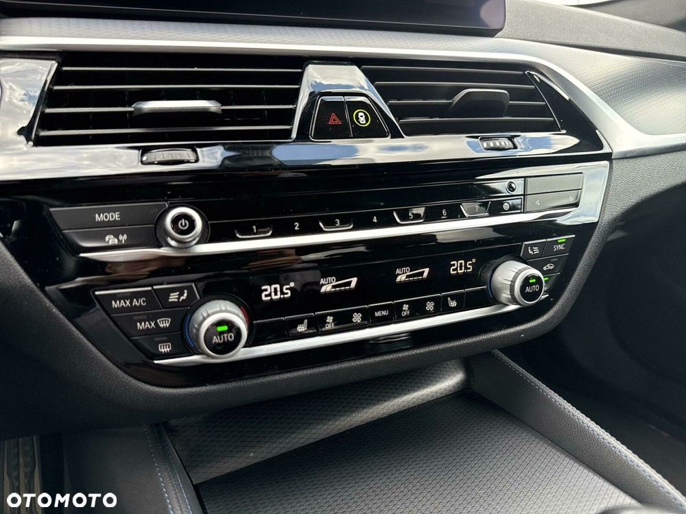 BMW Seria 5 520d M Sport - 13