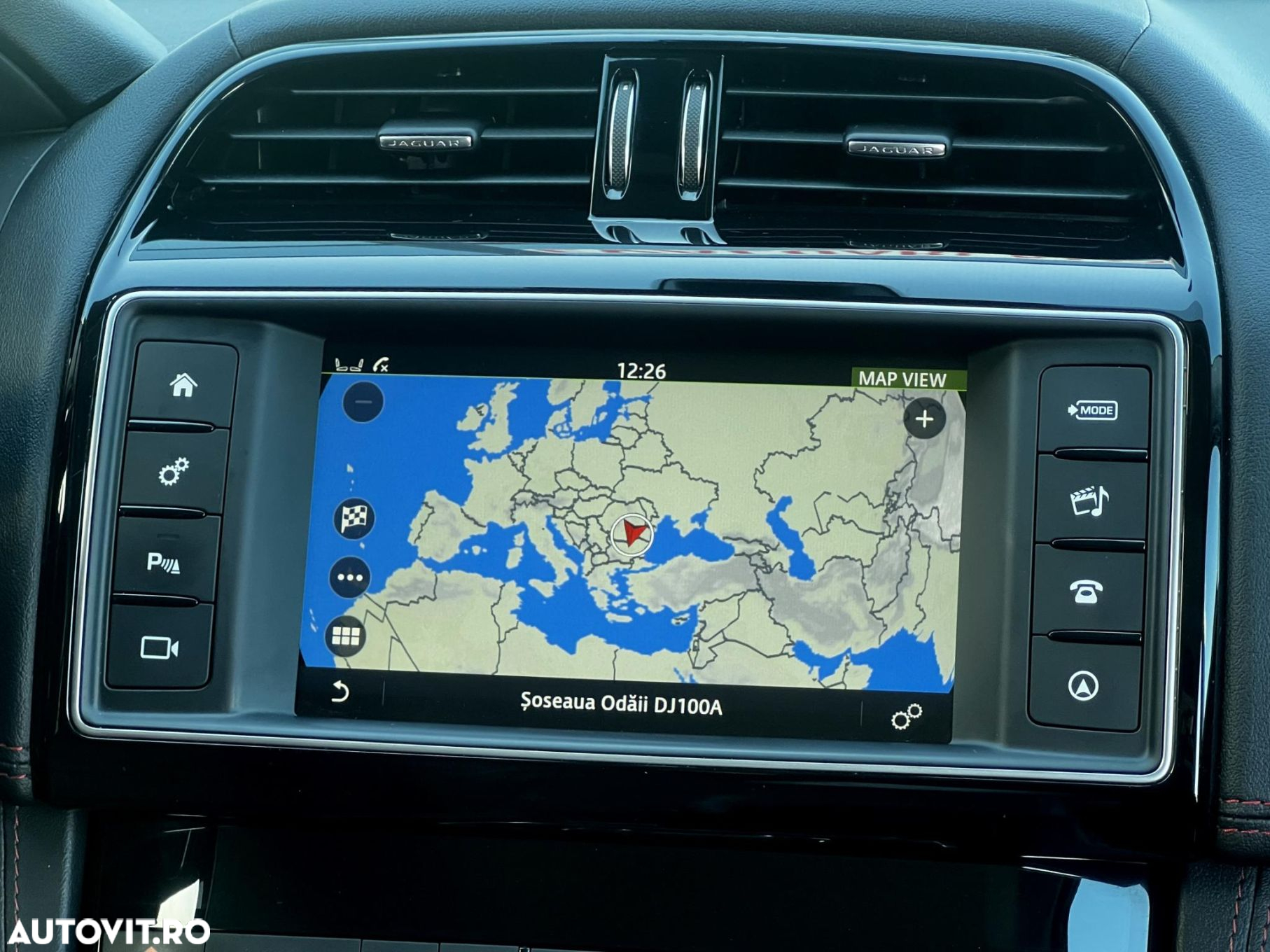 Jaguar F-Pace 20d AWD R-Sport - 12