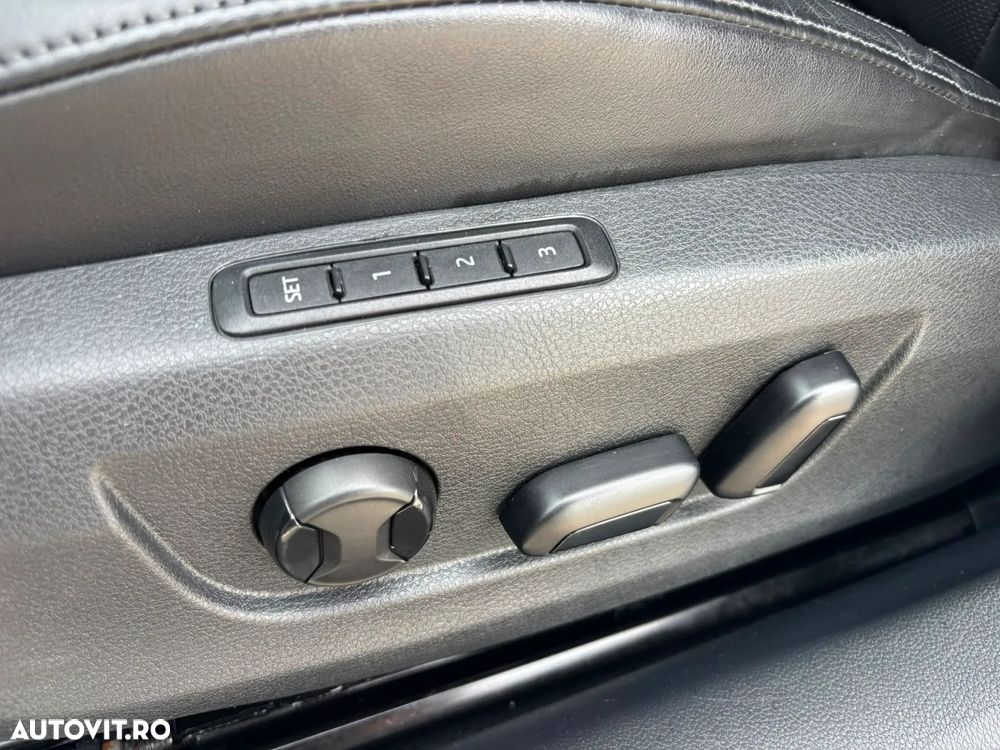 Skoda Superb 2.0 TDI DSG Ambition - 37